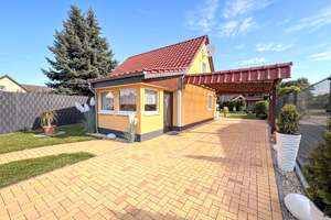 Kompaktes Einfamilienhaus mit großer Sonnenterrasse und kleinem Garten in Fürstenwalde Süd – Die vollständige Adresse der Immobilie erhältst du vom Anbieter., 15517 Fürstenwalde/Spree – Vorschaubild 2