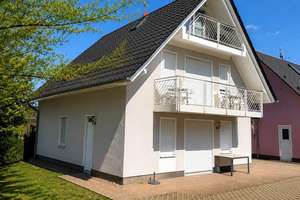 Ferienhaus an der Müritz | laufende Vermietung | ca. 28.000 € Jahresumsatz | provisionsfrei – Unter den Kiefern 68, 17207 Röbel/Müritz – Vorschaubild 1