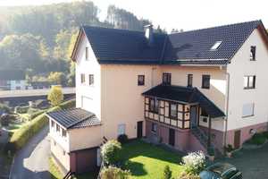 Schnäppchen: Modernes und nachhaltiges  Mehrfamilienhaus 1A Zustand - von privat zu kaufen – Lindenhof 10, 35116 Waldeck-Frankenberg (Kreis) – Vorschaubild 1