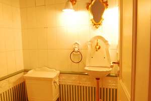Familienhaus mit Garage, EBK, Balkon, großem Garten, Tresor, Glasdach und Panoramafenstern – 60487 Bockenheim, Frankfurt am Main – Vorschaubild 4