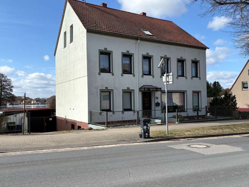 Immobilie in Lychen - Üppiges, gepflegtes Wohnangebot mit Seezugung in Lychen (UM) - Bild 0