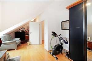 Dachgeschosswohnung mit Balkon und TG-Stellplatz – Gepflegte Kapitalanlage in München-Forstenried – Karl-Valentin-Str. 44, 81476 Forstenried, München – Vorschaubild 6