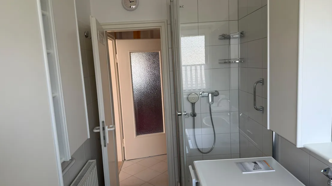 Gepflegte 3- Zimmer- Wohnung mit Einbauküche in Salzgitter- Lebenstedt – Badezimmer
