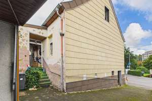 Charmantes Einfamilienhaus mit großem Grundstück und Werkstatt in Saarbrücken-Dudweiler – ideal – Die vollständige Adresse der Immobilie erhältst du vom Anbieter., 66125 Dudweiler (Ortsteil), Saarbrücken – Vorschaubild 2