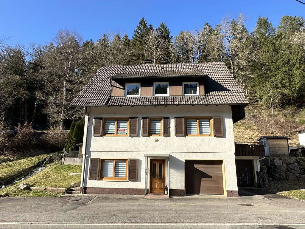 Immobilie in Alpirsbach - Laufend modernisiertes Einfamilienhaus mit Geschichte und Wohnkomfort in Alpirsbach - Bild 1