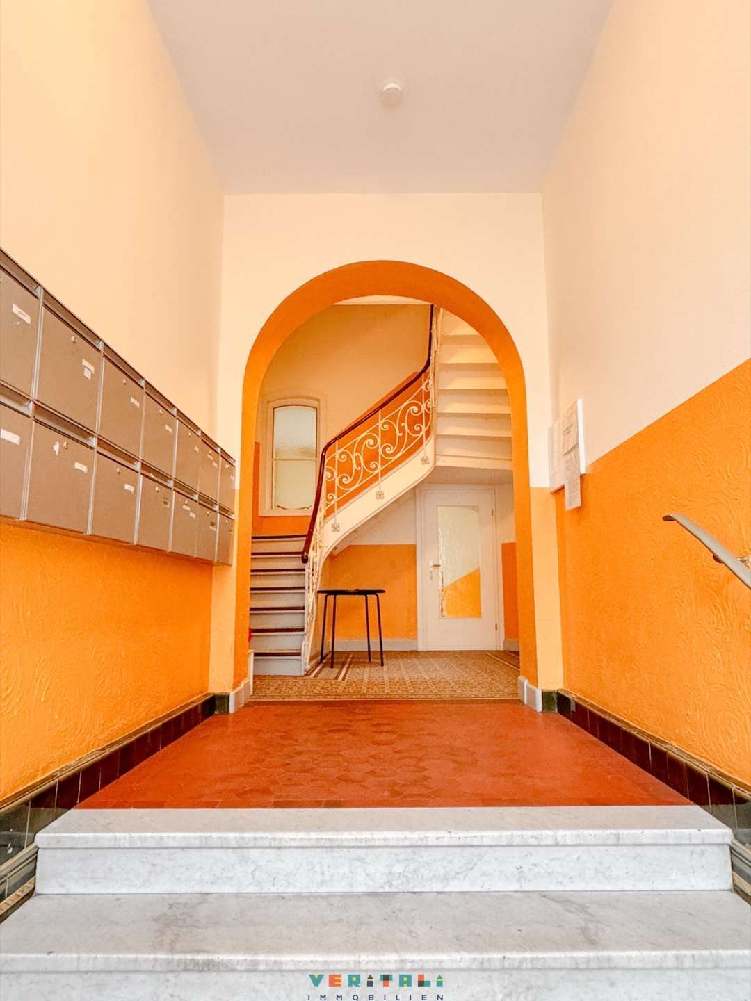 Gründerzeit-Altbau in Wiesbaden: 3 Zimmer, 2 Balkone, viel Potenzial, Wiesbaden – Bild 2