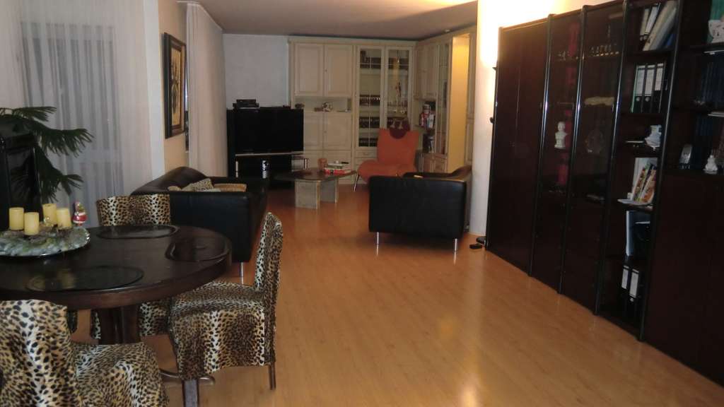 Schöne große Wohnung mitten in der Fußgängerzone -Top Lage-