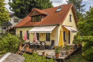 Ankommen, abschalten, zuhause sein – mit Pool, Garten und viel Privatsphäre!
Charmantes Zuhause i