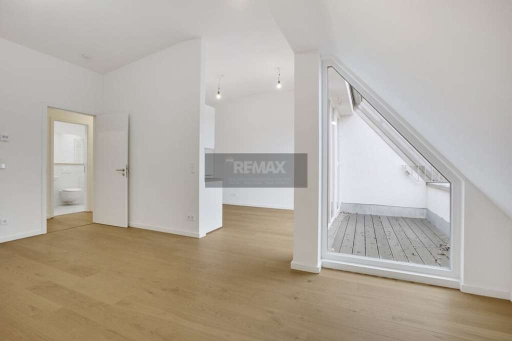 Kernsanierung! Wunderschöne DG Wohnung