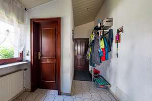 Frankfurt-Griesheim: Großzügiges Einfamilienhaus und Gartenidylle auf Erbbaugrundstück – Die vollständige Adresse der Immobilie erhältst du vom Anbieter., 65933 Griesheim, Frankfurt am Main – Vorschaubild 4