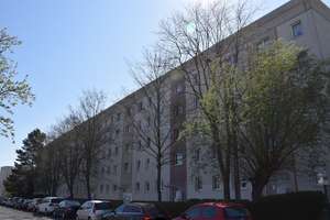 Frisch. Hell. Offen – 3 Räume mit Balkon und Style-Update – Lindemannstraße 13, 99867 Gotha – Vorschaubild 1