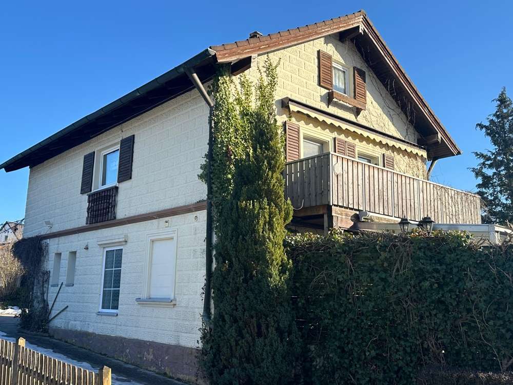 Großzügiges Ein- bis Zweifamilienhaus mit Carport, Nebengebäuden und ausgebautem Dachboden! Sofort f, Bayreuth Kreis – Bild 2