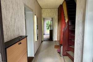 Solides Einfamilienhaus mit viel Potenzial auf westlich ausgerichtetem Grundstück in Marzahn! – Die vollständige Adresse der Immobilie erhältst du vom Anbieter., 12681 Marzahn, Berlin – Vorschaubild 2