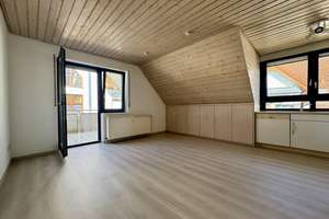 Provisionsfrei: 2-Zimmer-Wohnung DG mit Balkon in betreuter Wohnanlage