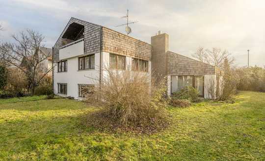 Einfamilienhaus mit Pool, Einliegerwohnung und weitläufigen 
Grundstück