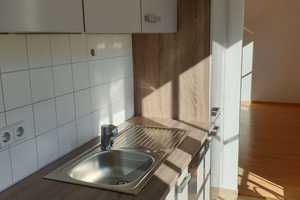 Frei ab 1.8.25 - EBK inklusive / offene Küche /  / Bad mit Wanne / 2. OG !! – Hans-Sachs-Straße 38, 9126 Chemnitz – Vorschaubild 2