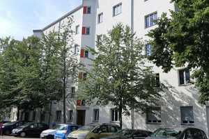 Neuer Preis!!!  Sanierte 2 Zimmer Altbauwohnung in gefragter Lage – Erich-Boltze-Straße 2, 10407 Berlin – Vorschaubild 1