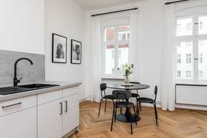 2-Zimmer-Stuckaltbauwohnung in Top-Lage
ACHTUNG: NUR FÜR MIETER AUS DEM SOZIALEN ERHALTUNGSGEBIET – Berlin – Vorschaubild 4