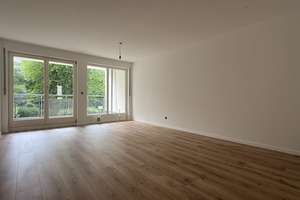 Erstbezug ! nach Kernsanierung - sonnige 3-Raum-WE mit gr. Balkon und Blick ins Grüne – Stauffenbergstraße 16, 8209 Auerbach/Vogtland – Vorschaubild 2