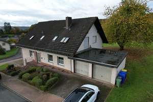 Mehrfamilienhaus mit Doppelgarage in Beverungen-Blankenau – Die vollständige Adresse der Immobilie erhältst du vom Anbieter., 37688 Beverungen – Vorschaubild 2