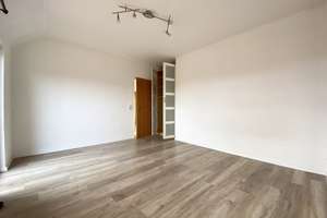 🏡 WBS erforderlich – 2,5-Zimmer-Dachgeschosswohnung mit 🌿 zwei Balkonen & 🍴 EBK – Schulte-Hordelhoff-Str. 10-12, 44866 Günnigfeld, Bochum – Vorschaubild 3