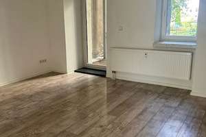 *** Schöne 2-Zimmer-Wohnung mit Laminat, modernem Wannenbad und Balkon in guter Lage!!! *** – Albrechtstraße 48, 9130 Sonnenberg, Chemnitz – Vorschaubild 3
