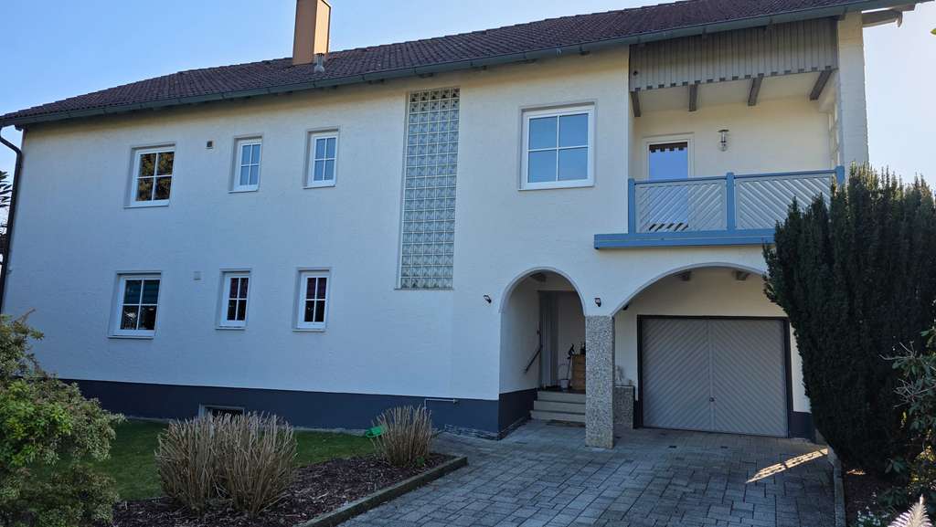 Immobilie in Neukirchen vorm Wald - Großes Mehrfamilienhaus, 3 Einheiten & Ausbaupotential sucht Großfamilie/Mehrgenerationen/Investoren - Bild 1