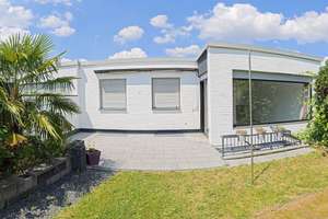Renovierter, großzügiger Bungalow in bester, unverbaubarer Grünlage plus Garage – Die vollständige Adresse der Immobilie erhältst du vom Anbieter., 50769 Seeberg, Köln – Vorschaubild 2