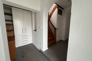 SEHR SCHÖNES EINFAMILIENHAUS MIT STELLPLATZ, DACHTERRASSE UND EINLIEGERWOHNUNG IN KLETTENBERG – Die vollständige Adresse der Immobilie erhältst du vom Anbieter., 50939 Klettenberg, Köln – Vorschaubild 7
