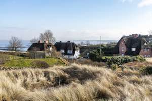 ULI VOGELER GmbH - ÄSTHETIK IN PERFEKTION - REETGEDECKTE HAUSSCHEIBE MIT TRAUMHAFTEN SÜDTERRASSEN – Klenterdeel 7 b, 25980 Sylt (Gemeinde) – Vorschaubild 17