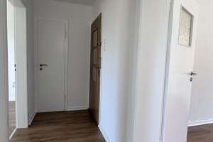 Frisch renovierte 2,5 Raum-Wohnung in Oberhausen-Dümpten – Feldmannstr. 85, 46045 Dümpten, Oberhausen – Vorschaubild 2