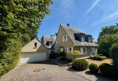 Zeitlose Villa in bester Lage 
von Bad Homburg – 
Privatsphäre und Wohnkomfort auf höchstem Niveau