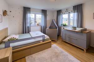 Neuwertiges A+ Effizienzhaus mit Einliegerwohnung, PV-Anlage und Smart Home in Nittenau (Stefling) – Die vollständige Adresse der Immobilie erhältst du vom Anbieter., 93149 Nittenau – Vorschaubild 15