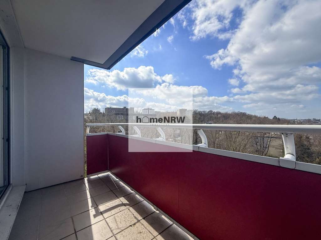 Immobilie in Wülfrath - Modernisierte 3,5-Zimmer-Wohnung mit Balkon und Weitblick - provisionsfrei in Wülfrath - Bild 1