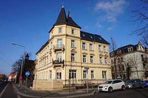 Helle Wohnung mit Gartenanteil, Parkettboden und offener Küche