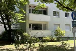 Wunderschöne 3 -Zimmer Wohnung mit West-Loggia im Grünen - sofort beziehbar