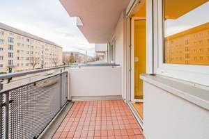 Modern sanierte 2-RW* 1.OG* EBK* zwei Balkone* Bad mit Wanne* Aufzug* TG-SP* barrierefrei* zentral* – Schandauer Straße 23d, 1309 Striesen-West, Dresden – Vorschaubild 7