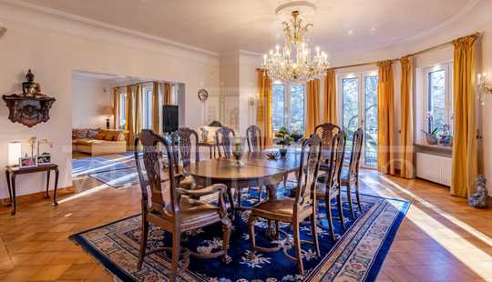 Bild von Villa auf parkähnlichem Grundstück mitten in Othmarschen