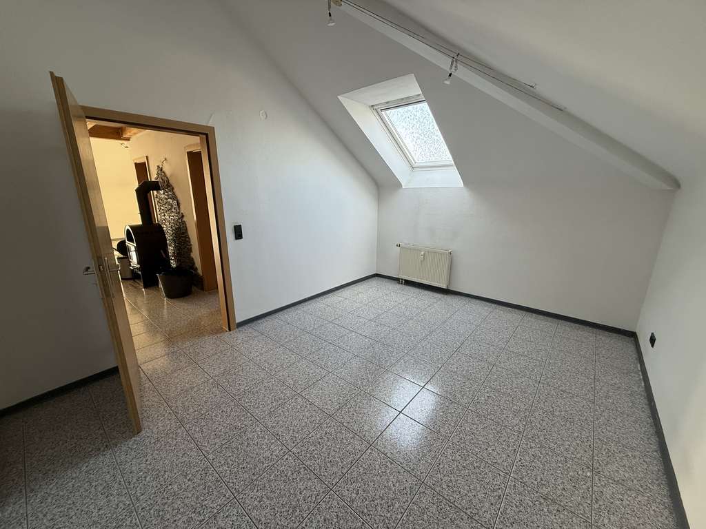 Immobilie in Durmersheim - Helle Dachgeschosswohnung mit Tageslichtbad und Stellplatz - Bild 4