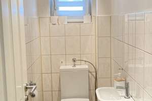 Sehr gepflegte, großzügige und helle 3 ZW mit 2 Balkonen und TL-Bad in Degerloch! – Schöttlestraße 43, 70597 Degerloch (Ortsteil), Stuttgart – Vorschaubild 8