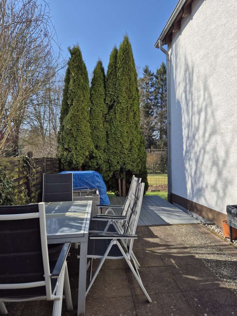 Immobilie in Bad Camberg - *Ansprechendes Wohnensemble*-2 Wohnhäuser in topp Lage mit Balkonen, Garten, Freisitz u. Stellplätze - Bild 3