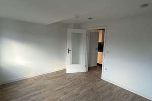 Dachgeschoss: Große & Feine 1 Zimmer mit Top-Einbauküche – Sudetenweg 27, 38448 Vorsfelde, Wolfsburg – Vorschaubild 8