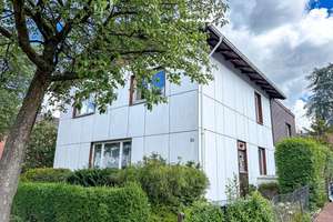 Freistehendes Ein- / Zweifamilienhaus mit Garage in Kiel-Ellerbek