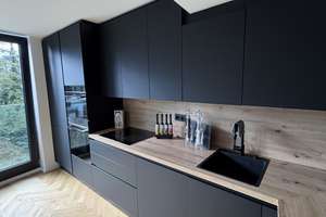 🏡 Nachmieter gesucht: Exklusive 2-Zimmer-Wohnung mit Balkon, EBK & Klimaanlage in Düsseldorf-Stadtm – 40211 Stadtmitte, Düsseldorf – Vorschaubild 2