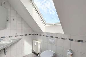 Lichtdurchflutete Maisonettewohnung mit Galerie, Balkon & Einzelgarage in gepflegter Wohnlage – 70439 Stammheim-Süd, Stuttgart – Vorschaubild 10