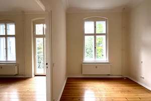 ruhig, grün, zentral, Westbalkon-hochwertig sanierter Altbau mit Wohnküche u. großem Bad! von privat