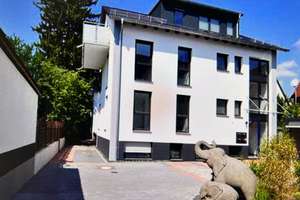 Neuwertige 3-Zimmer-Wohnung mit Süd- und Westbalkon sowie Einbauküche