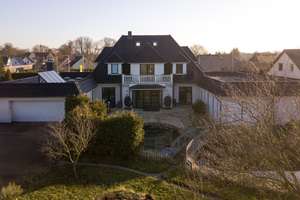 Traumhaftes Einfamilienhaus mit Einliegerwohnung und Swimmingpool bei Schwerin zu verkaufen!