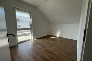 Modernes und ökologisch nachhaltiges Einfamilienhaus mit Einliegerwohnung! – Agnes-Derichsweiler-Straße 1, 41540 Neuss (Rhein-Kreis) – Vorschaubild 8