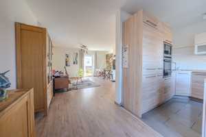 Stadtvilla im Grünen für die ganze Familie mit 5 Zimmer, Balkon sowie Luftwärmepumpe! – Berlin – Vorschaubild 4